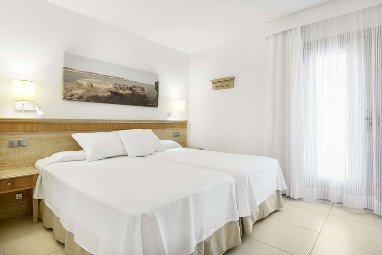 Bedroom 4, Iberostar Waves Club Cala Barca - All inclusive, Baleares