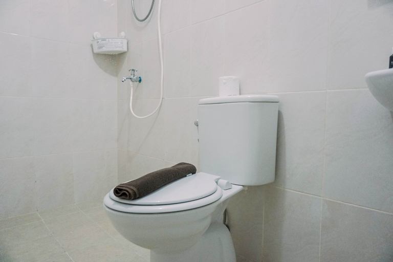 Bathroom 3, Best Deal And Modern 2Br Amazana Serpong Apartment, Tangerang Selatan