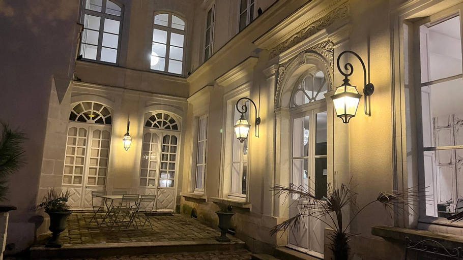 Exterior 11