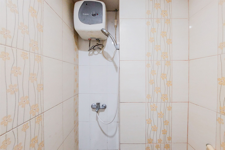 Bathroom 3, Comfy And Warm Studio Serpong Greenview Apartment, Tangerang Selatan
