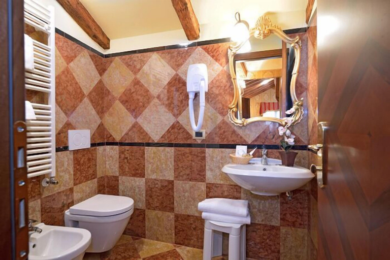 Bathroom 4, Citta Di Milano, Venezia