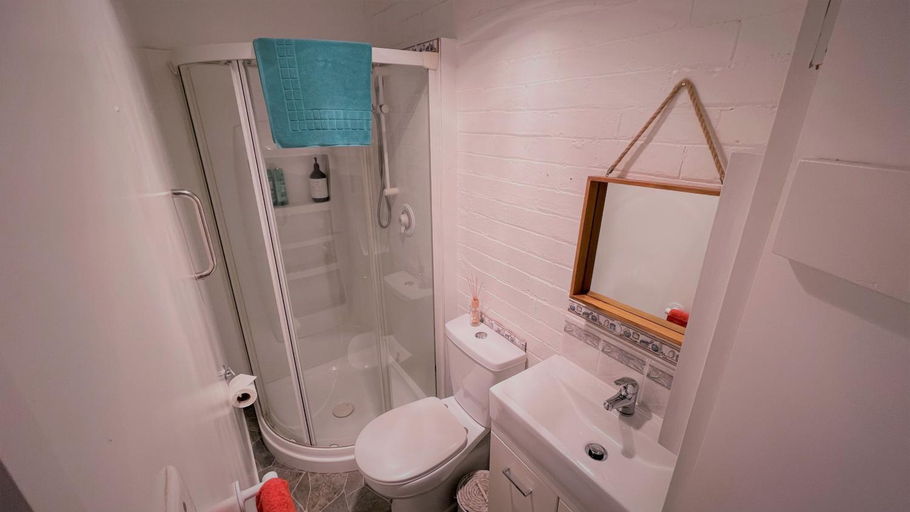 Bathroom, Enchanted Escape, Marlborough