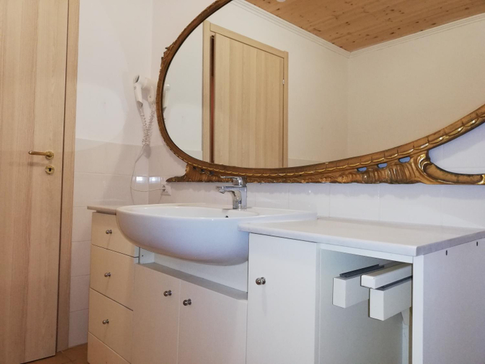 Bathroom 2, Cascina la castagnara, Pavia