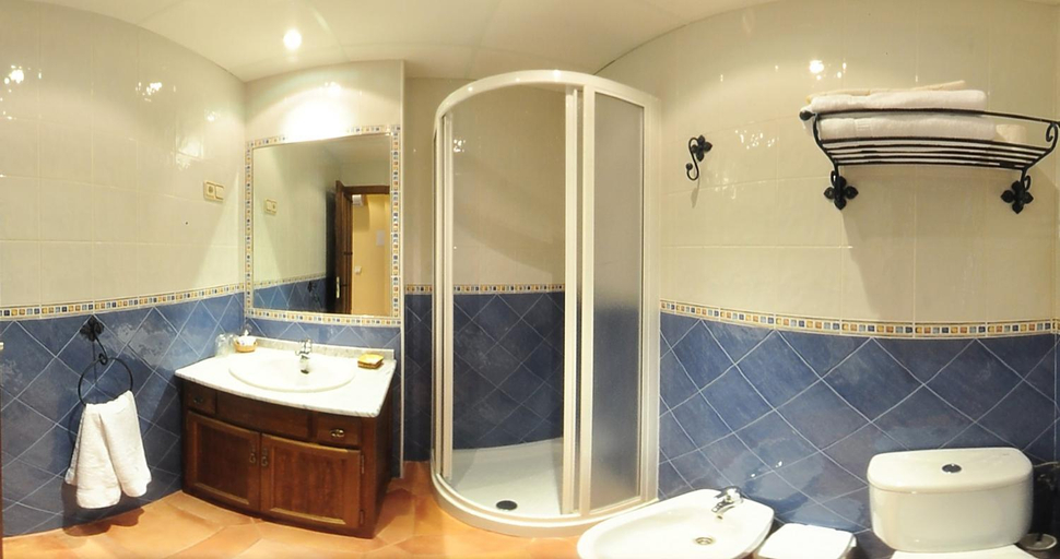 Bathroom 3, Hostal/Restaurante Fuentevieja, Guadalajara
