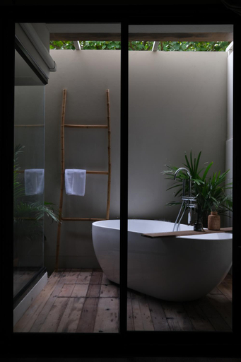 Bathroom 18