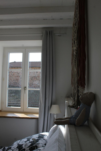 Bedroom 2, AU BOL D'AIR, Rhône