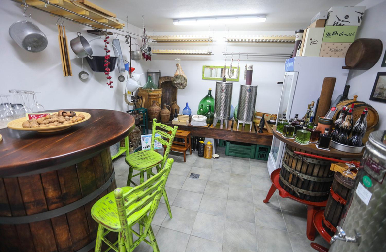 Food & Drinks 3, Healthy House Glamping, Koper