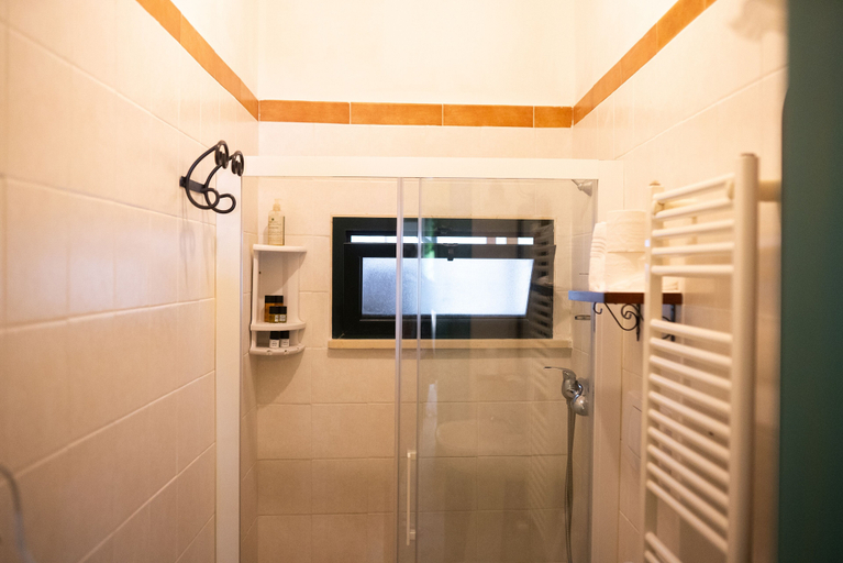 Bathroom 4, Masseria Montepaolo, Bari