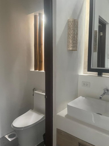 Bathroom 4, Balai Cinta, Panglao
