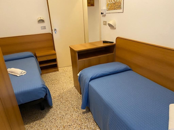 Bedroom 3, Hotel Singapore, Ravenna