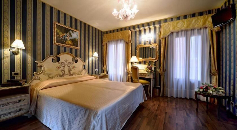 Bedroom 3, Hotel Lux, Venezia
