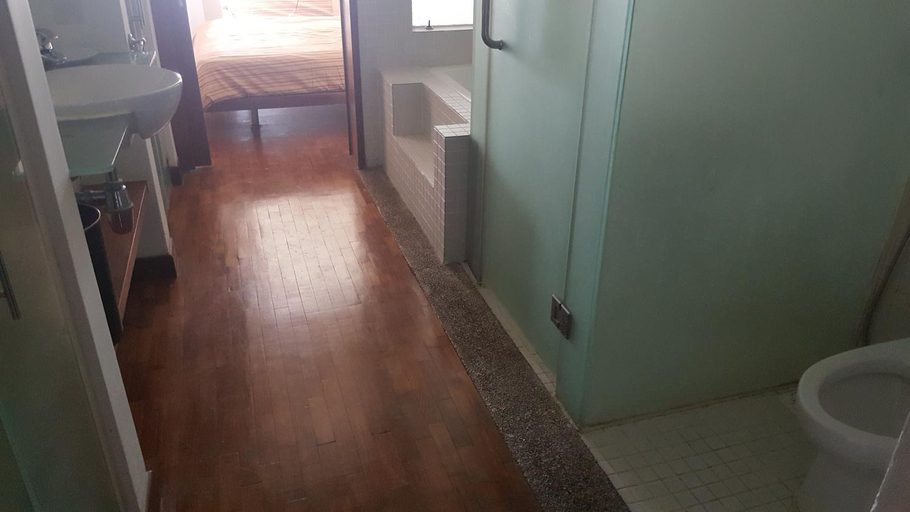 Bathroom 4, Peninsula Semantan Suites, Kuala Lumpur