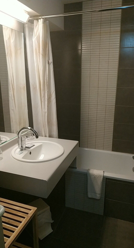 Bathroom 3, Hotel Restaurant Les Edelweiss, Hautes-Pyrénées