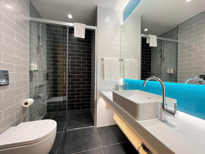 Bathroom 9