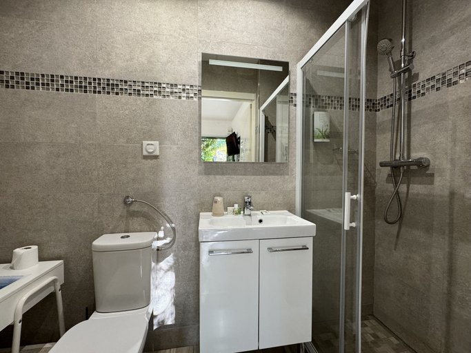 Bathroom 4, Hotel Pavillon Impérial, Alpes-Maritimes