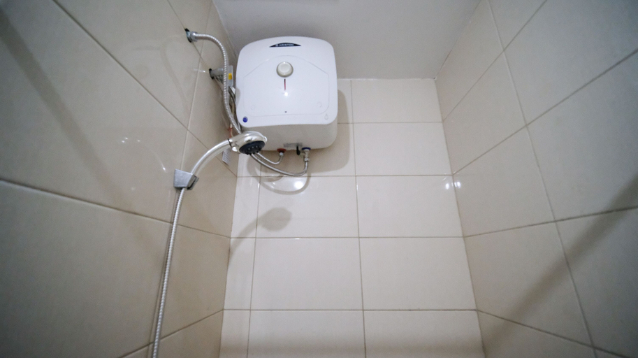 Bathroom 5, Clean And Comfy 1Br At Tamansari Prospero Apartment, Sidoarjo