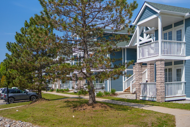 Exterior & Views 2, Horseshoe Valley Suites - The Azure, Simcoe