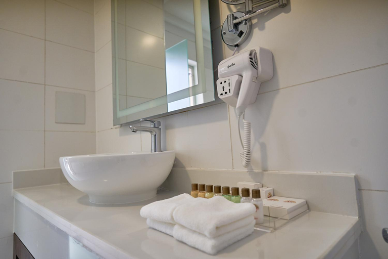 Bathroom 4, Monty Suites Lekki, Eti-Osa