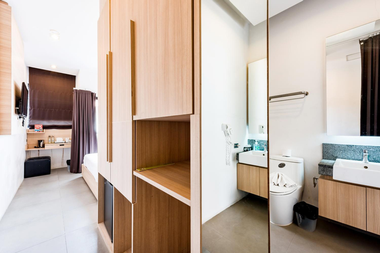 Bathroom 19