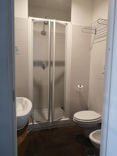 Bathroom 4, Rome Travellers Hotel, Roma