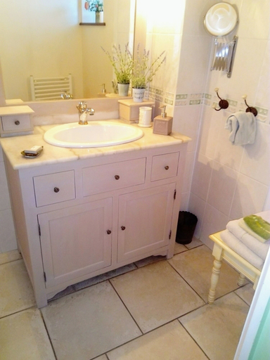 Bathroom 5, Le Haut Montrayé, Orne