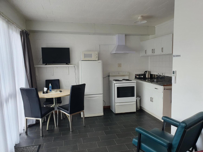 Others 4, Brooklyne Motel, Manawatu