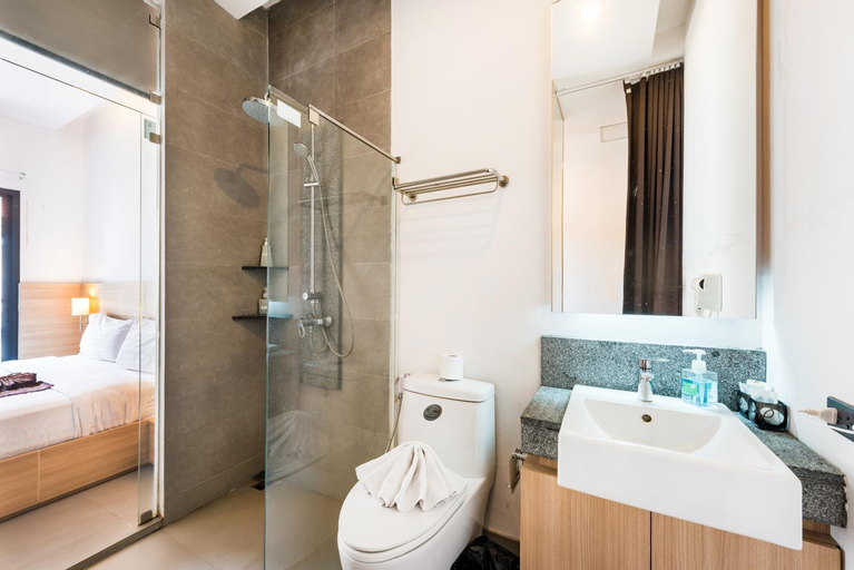 Bathroom 14