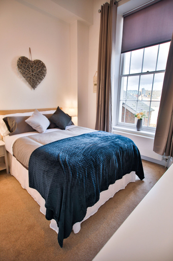 Others 4, 41B Wellington Suites, East Sussex