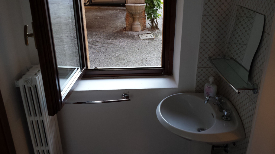Bathroom 3, Palazzo Barbò, Bergamo
