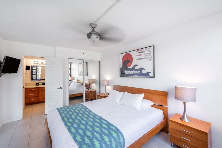 Deluxe Garden View Waikiki Banyan, Free Parking by Koko Resort Vacation Rentals, Honolulu