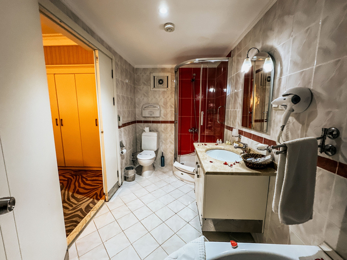 Bathroom 5, Elegance Resort Hotel Spa Wellness-Aqua, Karamürsel