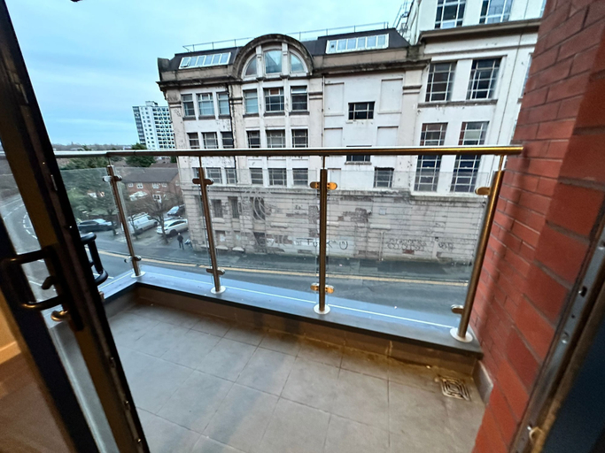 Others 5, Adelphi Wharf Apartments by Beehosting, Manchester