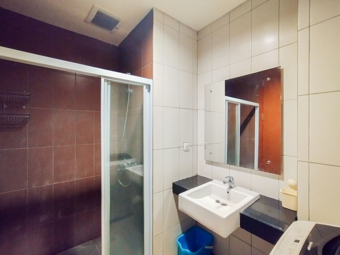 Bathroom 2, Tranquil Designed 2Br Apartment Dago Suites, Bandung