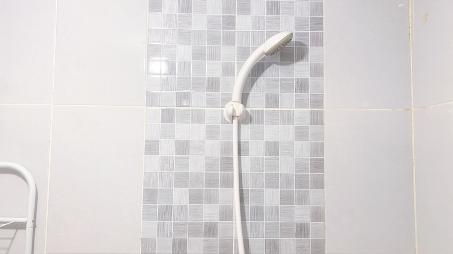 Bathroom 4, Well Furnished And Restful 2Br Tokyo Riverside Pik 2 Apartment, Tangerang