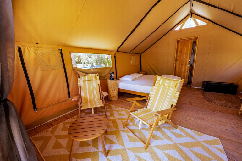 Bedroom 3, Huttopia Paradise Springs, Los Angeles