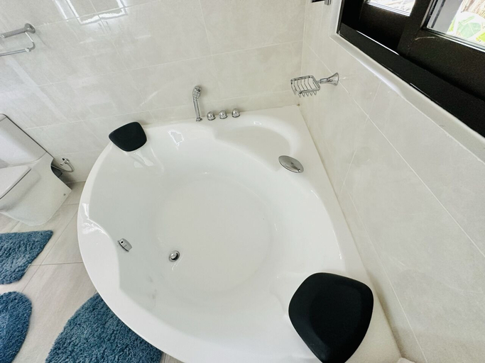 Bathroom 3, The Sea Bed Seychelles