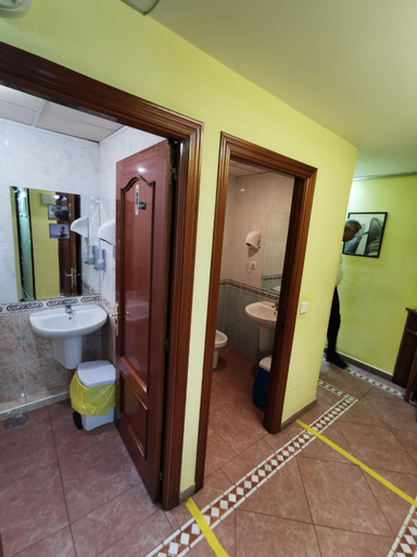 Bathroom 3, Casa de Huespedes La Asturiana, Madrid