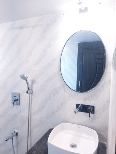 Bathroom 4, Berryl Resorts, Raigarh