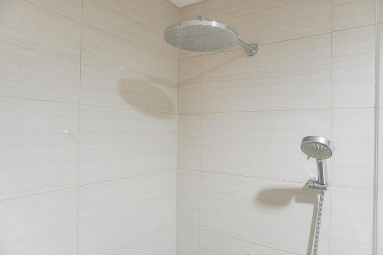 Bathroom 2, Well Design And Homey 1Br Ciputra International Apartment, West Jakarta