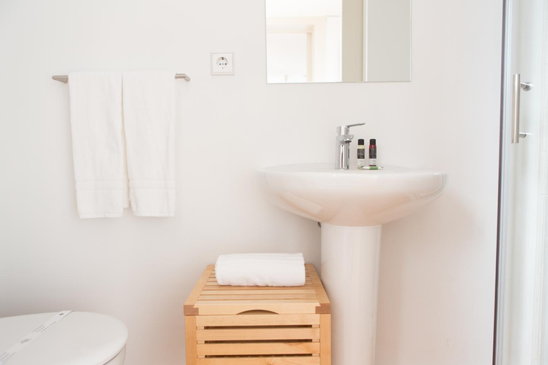 Bathroom 4, Porto Republica Hostel & Suites, Porto