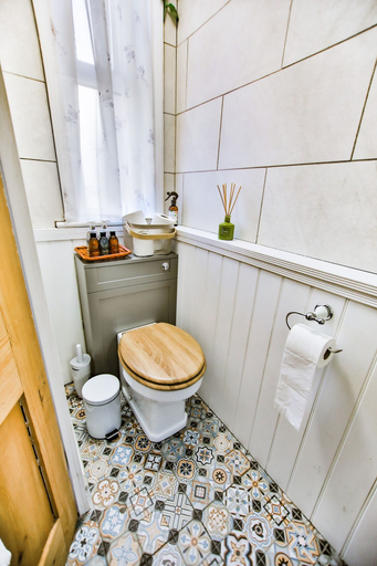 Bathroom 4, Nelsons Quarters, East Sussex