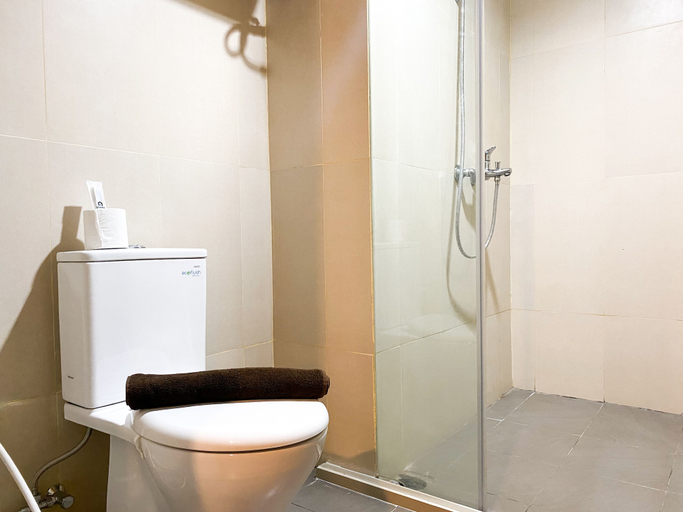 Bathroom 2, Comfy and Modern Look 1BR LRT City Jatibening Apartment, Bekasi