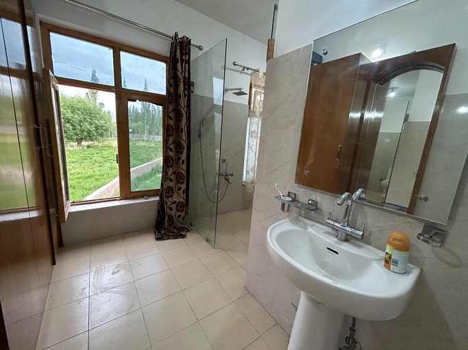 Bathroom 3, Nature Palace Farmstay, Leh