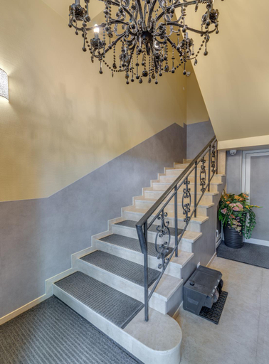 Others 4, R & R Apartments, Stolichna