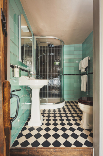 Bathroom 4, Pier House, Cornwall