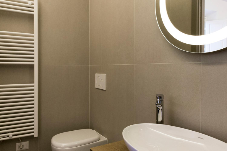 Bathroom 3, Palazzo dei Ciompi, Florence