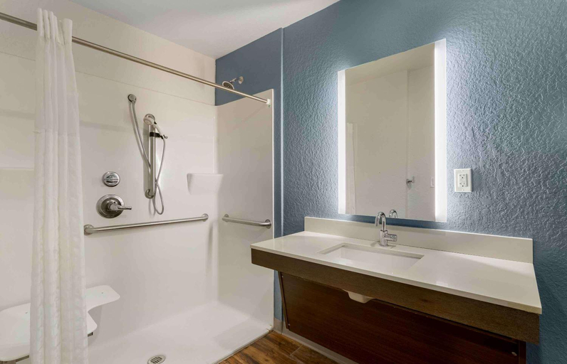 Bathroom 3, Extended Stay America Select Suites - Tampa - Northeast, Hillsborough