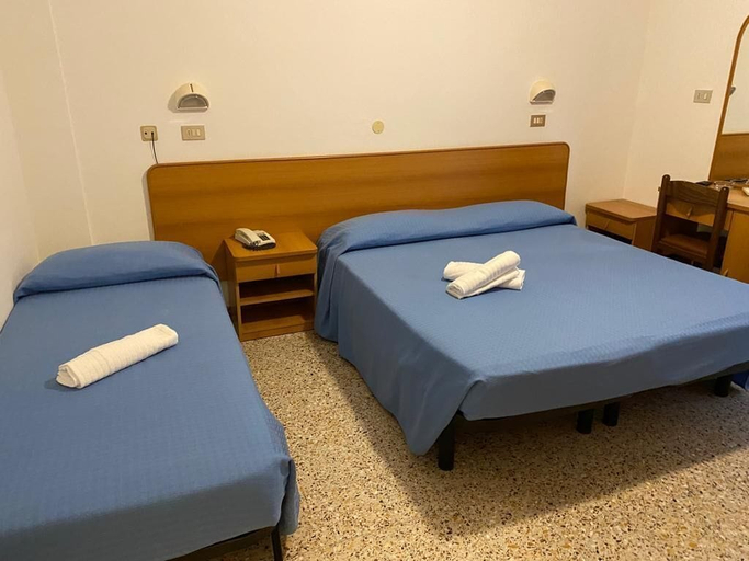 Bedroom 2, Hotel Singapore, Ravenna