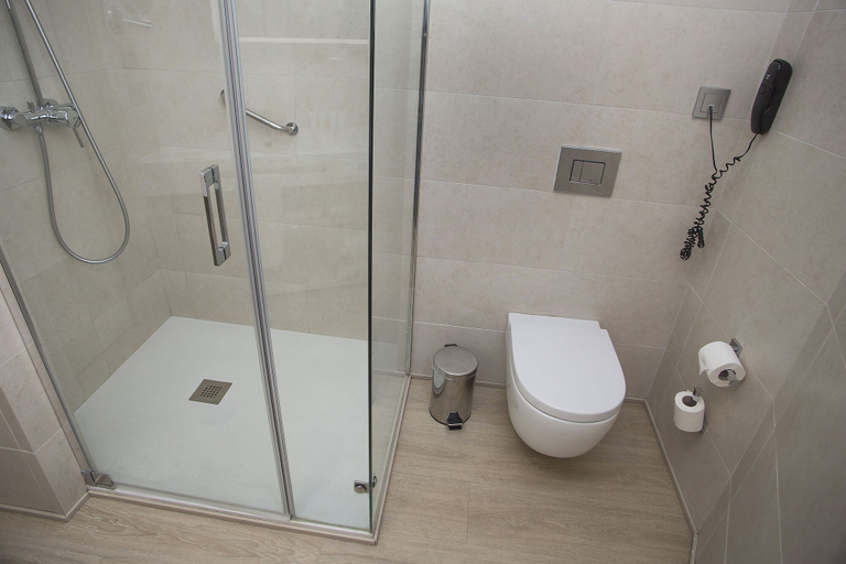 Bathroom 5, Hotel América Sevilla, Sevilla