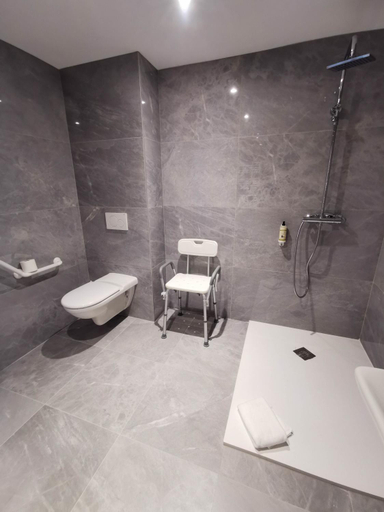 Bathroom 5, Aux Ateliers, Doubs